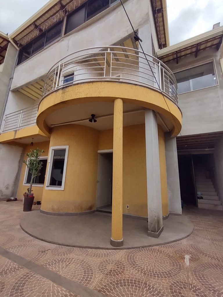 CASA TRIPLEX MONTE VERDE BETIM