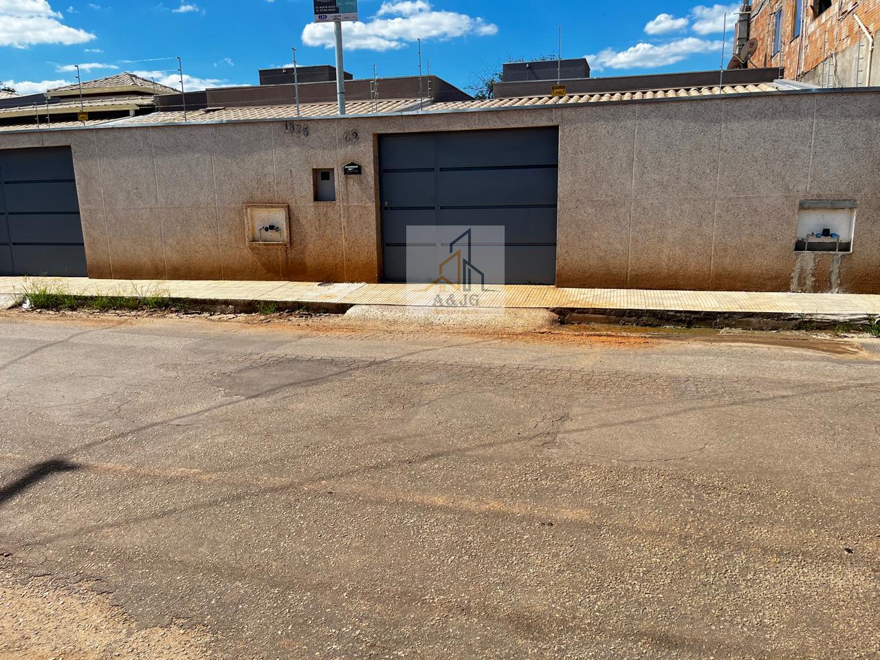 CASA NO BAIRRO SATÉLITE ( ACEITA FINANCIAMENTO)